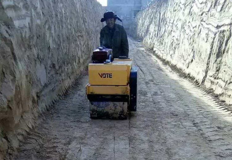 手扶压路机施工案例