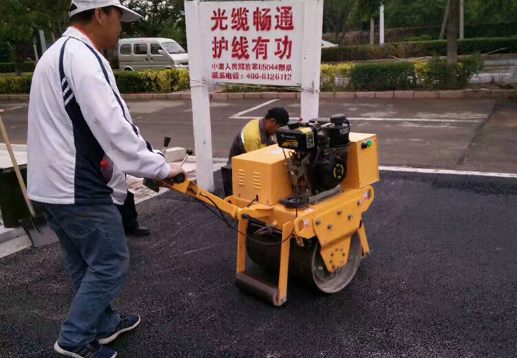 手扶压路机施工案例