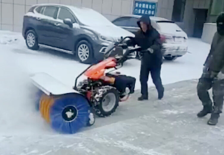扫雪机施工案例
