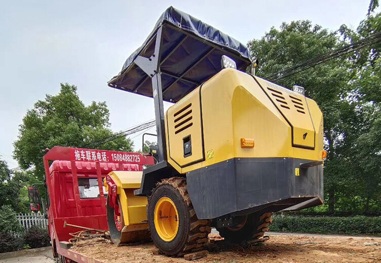 座驾压路机施工案例