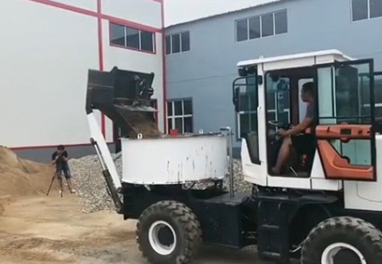 自上料平口搅拌车施工案例