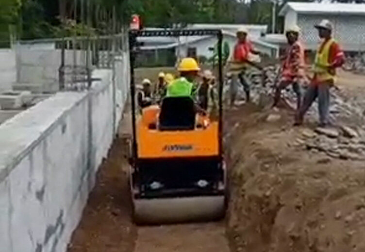 座驾压路机施工案例